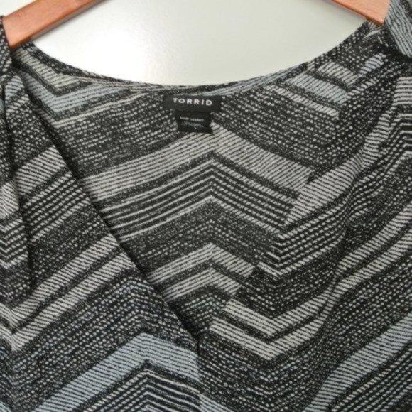 Torrid Abstract Chevron Georgette Hi Low Tank 1X - Picture 9 of 11